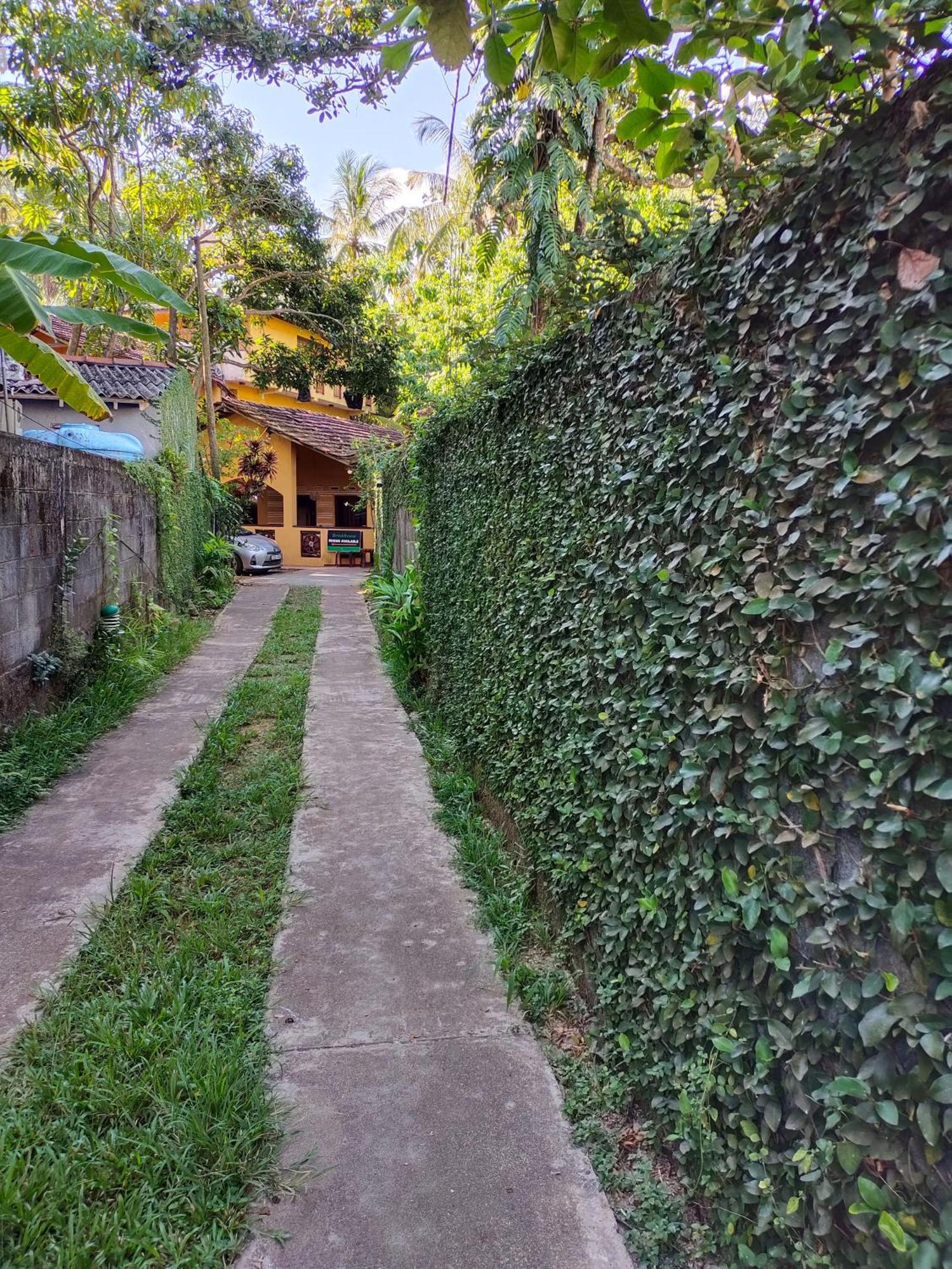 Brinkhouse Guesthouse , Unawatuna Beach Exterior photo