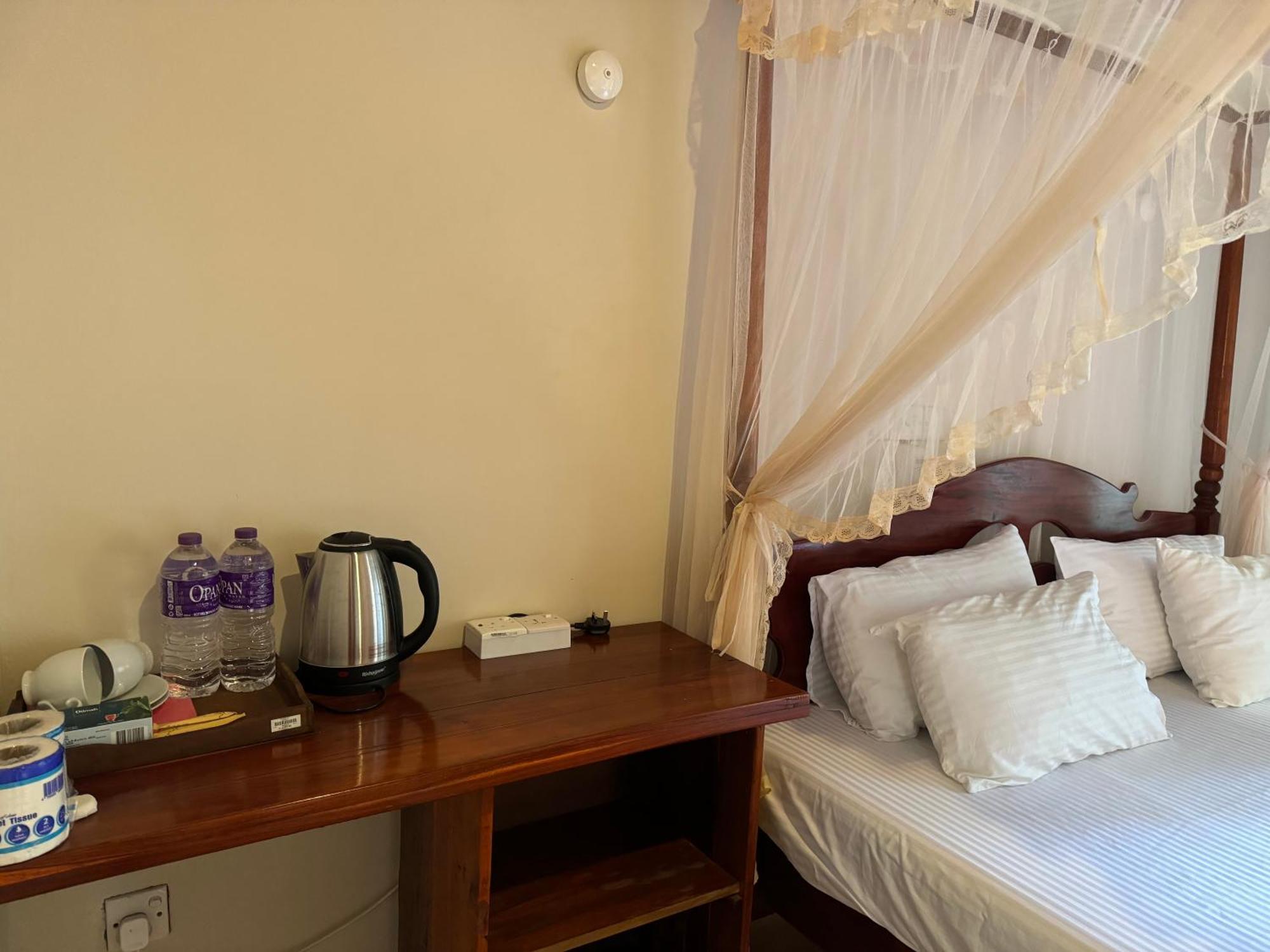 Brinkhouse Guesthouse , Unawatuna Beach Exterior photo
