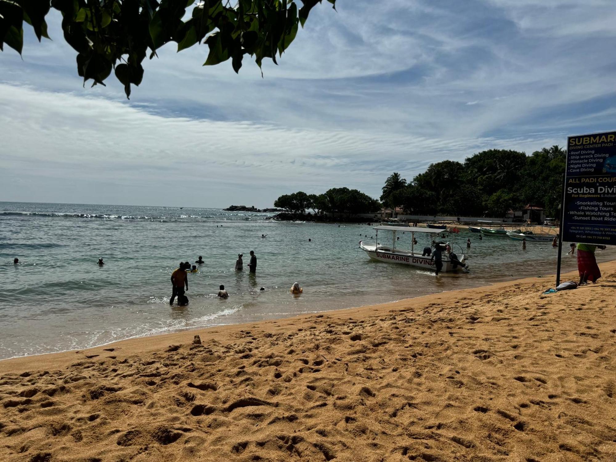 Brinkhouse Guesthouse , Unawatuna Beach Exterior photo