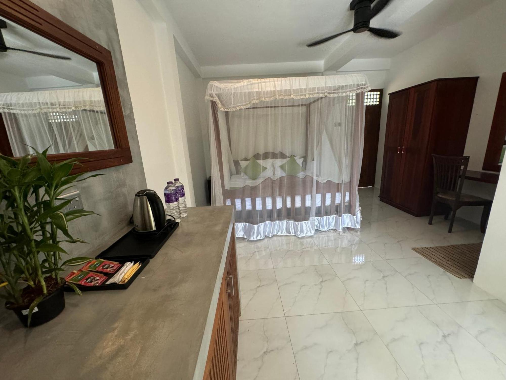 Brinkhouse Guesthouse , Unawatuna Beach Exterior photo