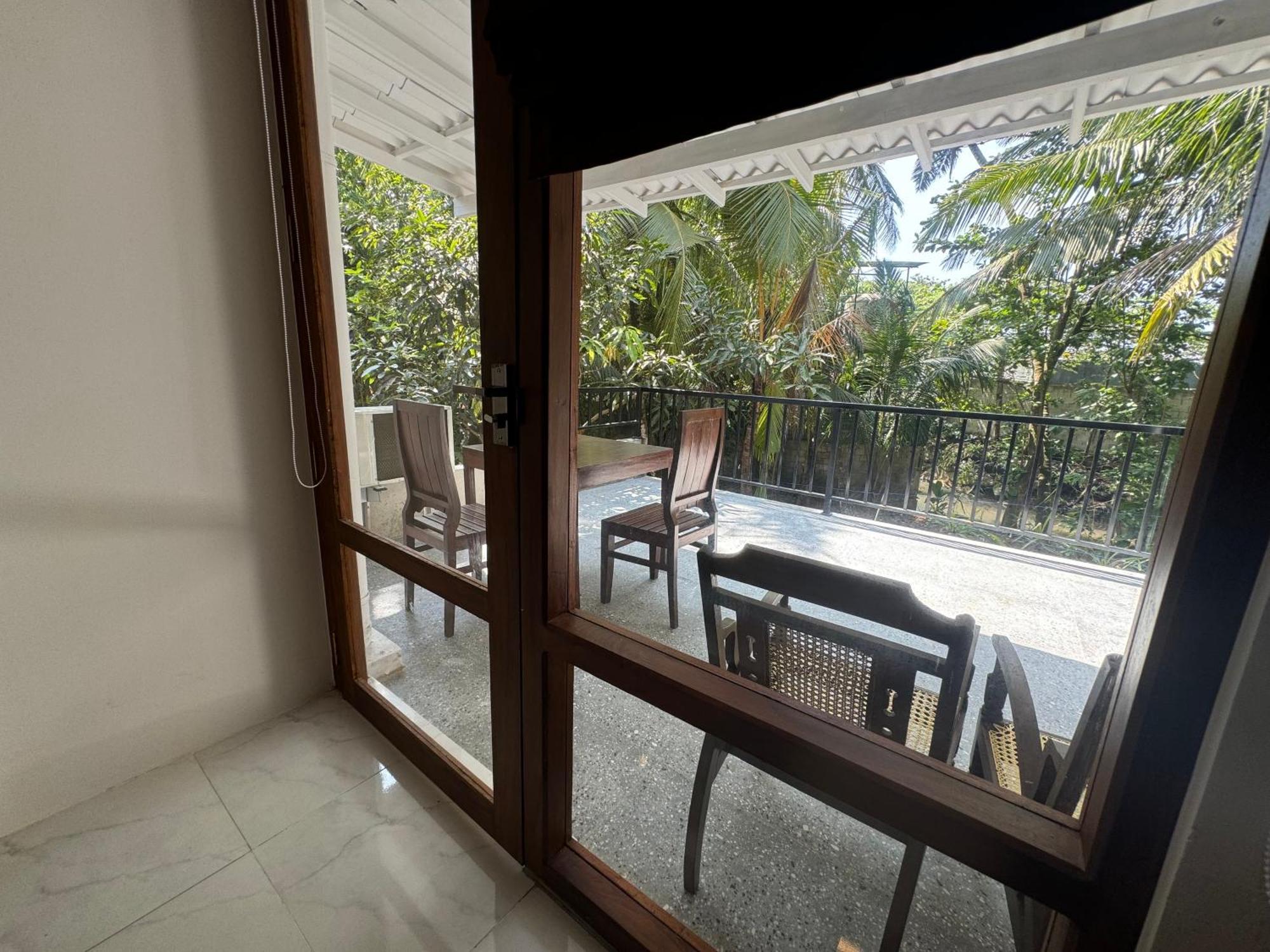 Brinkhouse Guesthouse , Unawatuna Beach Exterior photo