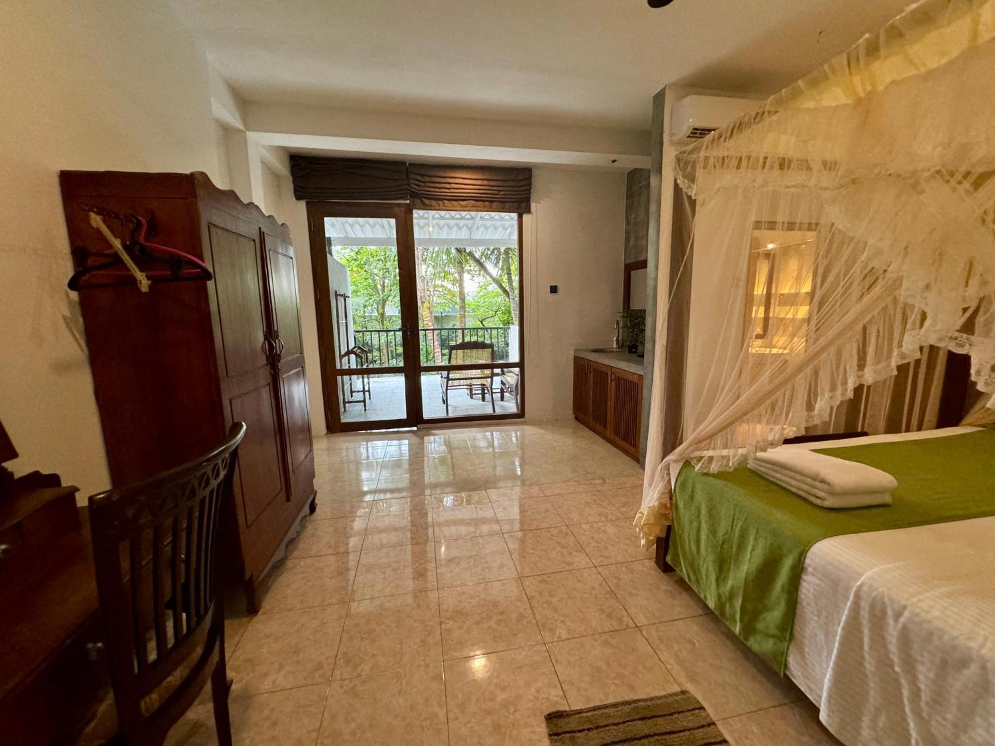 Brinkhouse Guesthouse , Unawatuna Beach Exterior photo