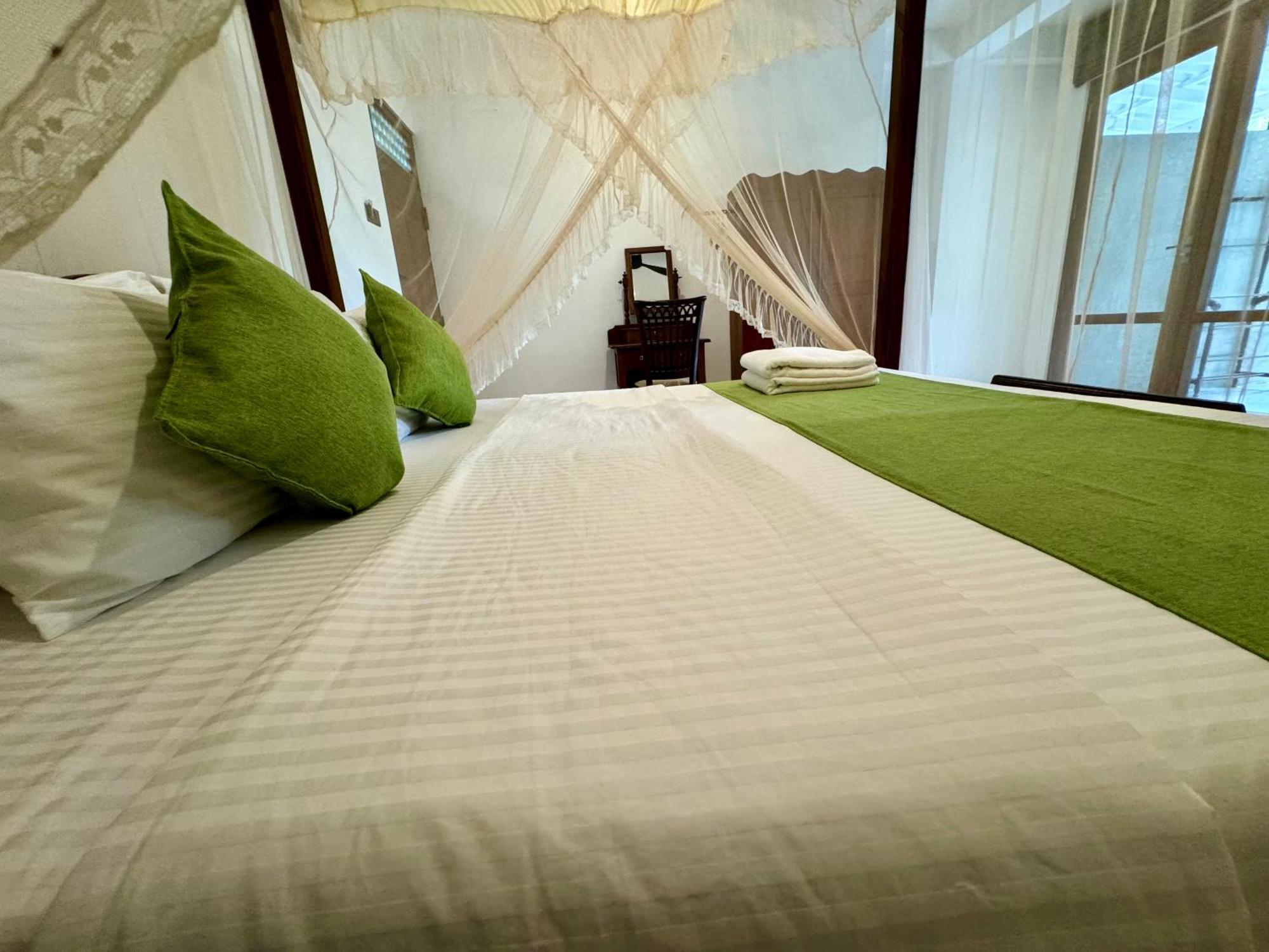 Brinkhouse Guesthouse , Unawatuna Beach Exterior photo